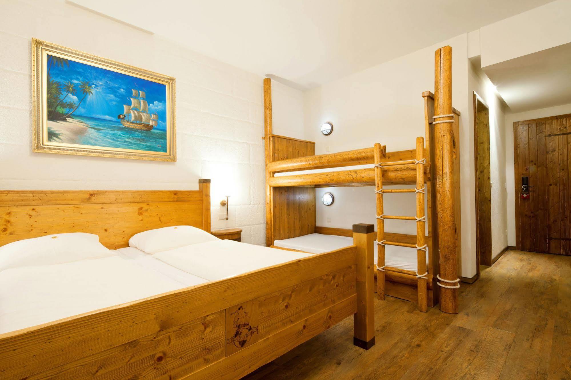 Heide Park Abenteuerhotel Soltau Buitenkant foto